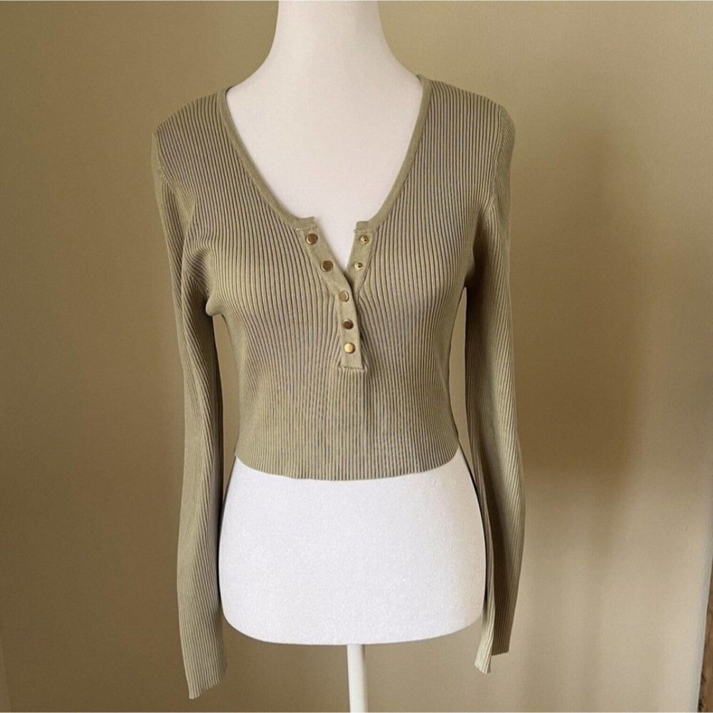 Women's Ribbed Henley Top Sz M Cropped Gold Button Long Sleeve Light Olive Green